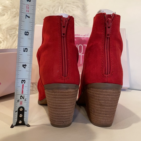 NIB (7) NOT RATED red faux suede pointed booties zip slouchy 3” stack heel pixie - Picture 8 of 13